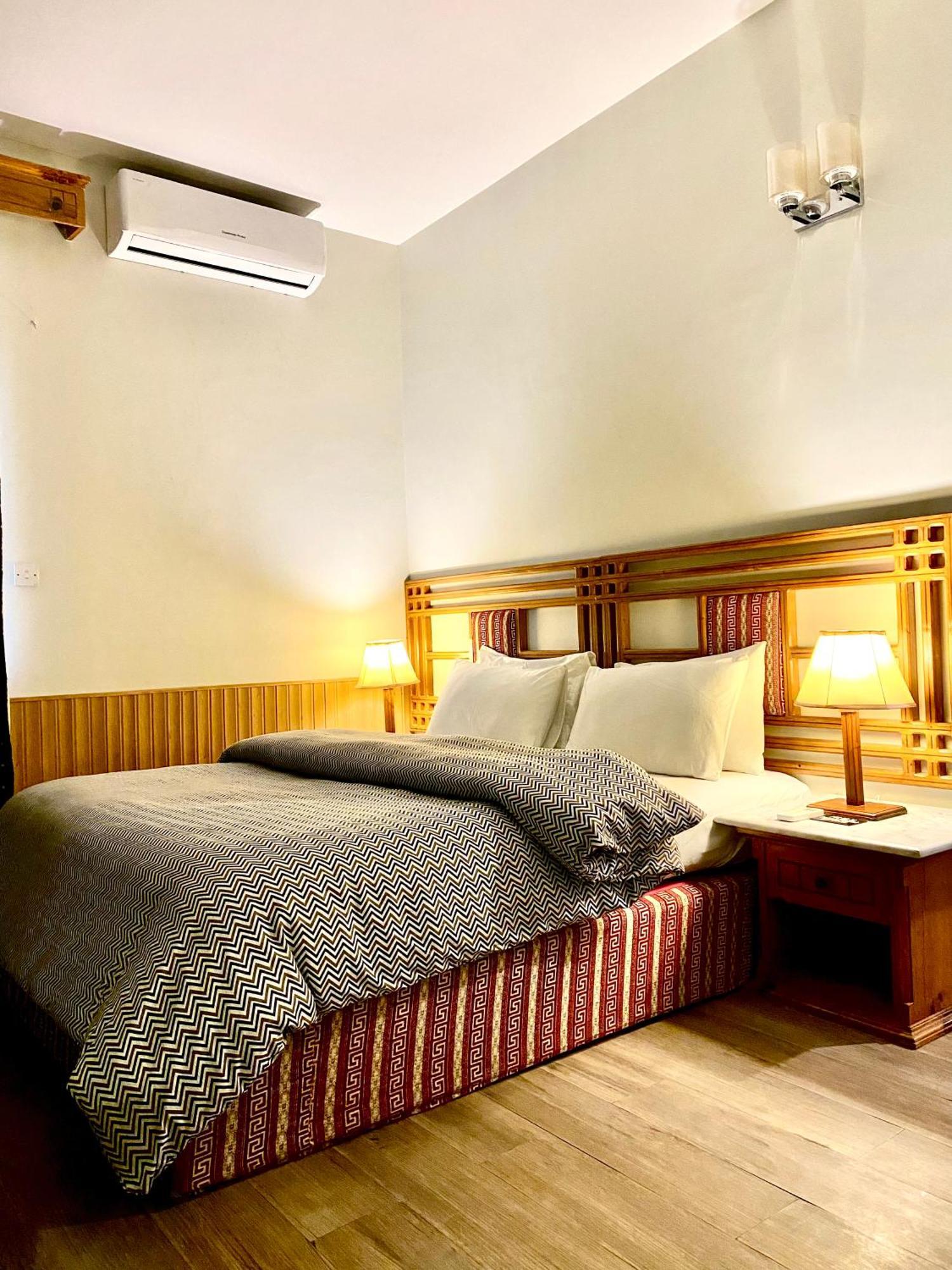 Rock City Resort Mingora Exterior photo
