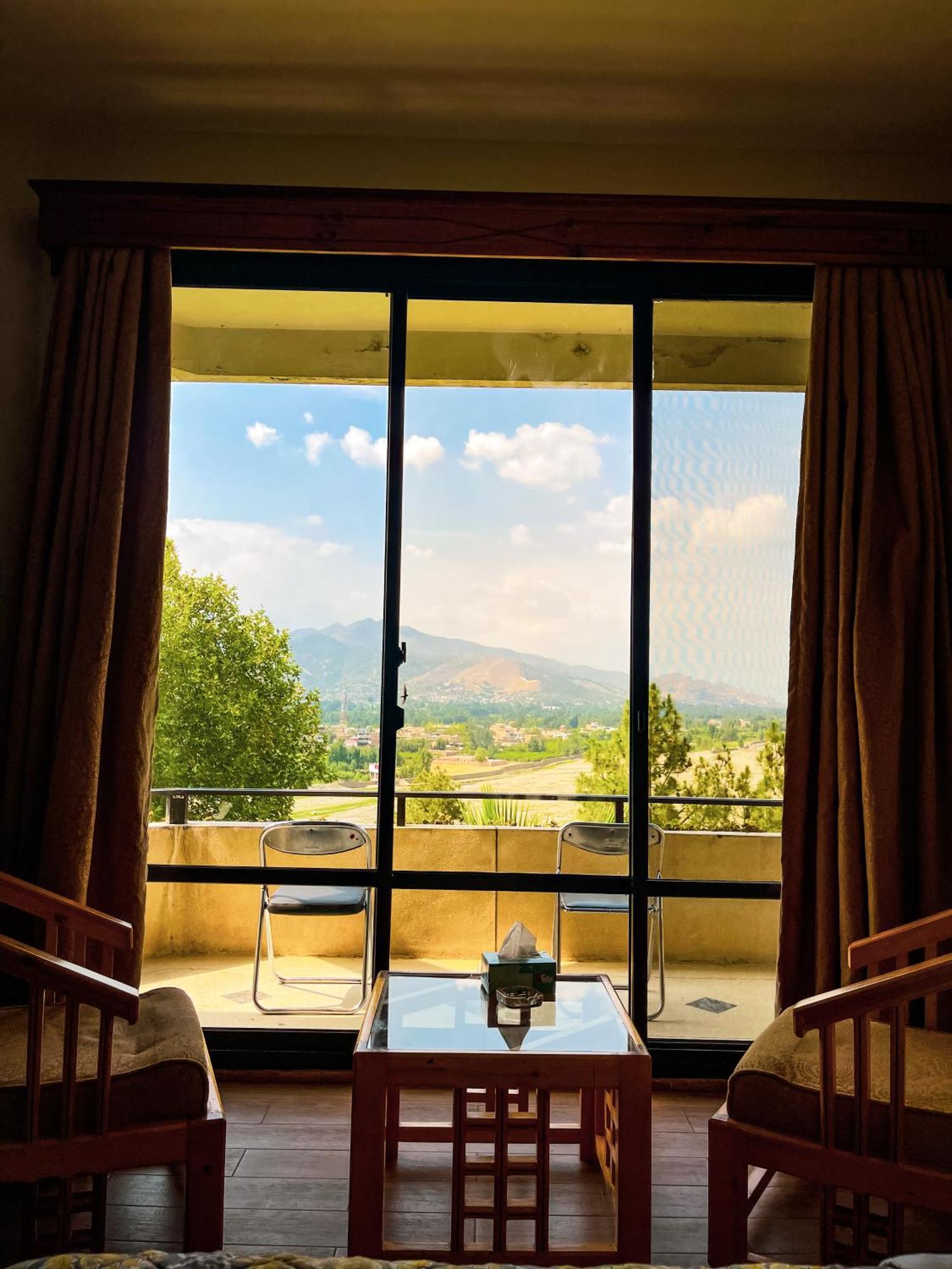 Rock City Resort Mingora Exterior photo
